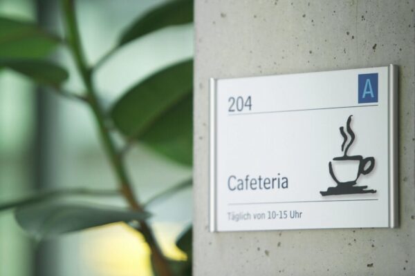 Plano_A5q-1024x683-1-min Plano Infoschild – Bild 1