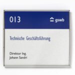 Cis_clic_+_Tuerschild